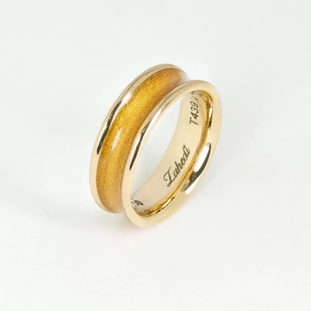 Golden enamel gold ring
